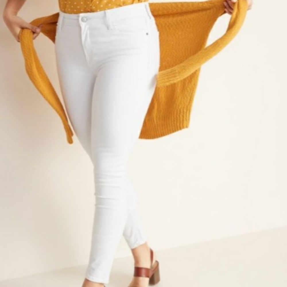 Mid Rise Rockstar Jeans